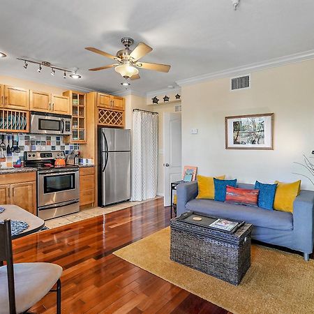 Villa Wine-Dine-Sunshine Cozy Flat In The Heart Of Dtsp à St. Petersburg Extérieur photo