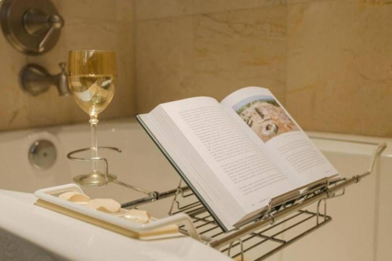 Villa Wine-Dine-Sunshine Cozy Flat In The Heart Of Dtsp à St. Petersburg Extérieur photo
