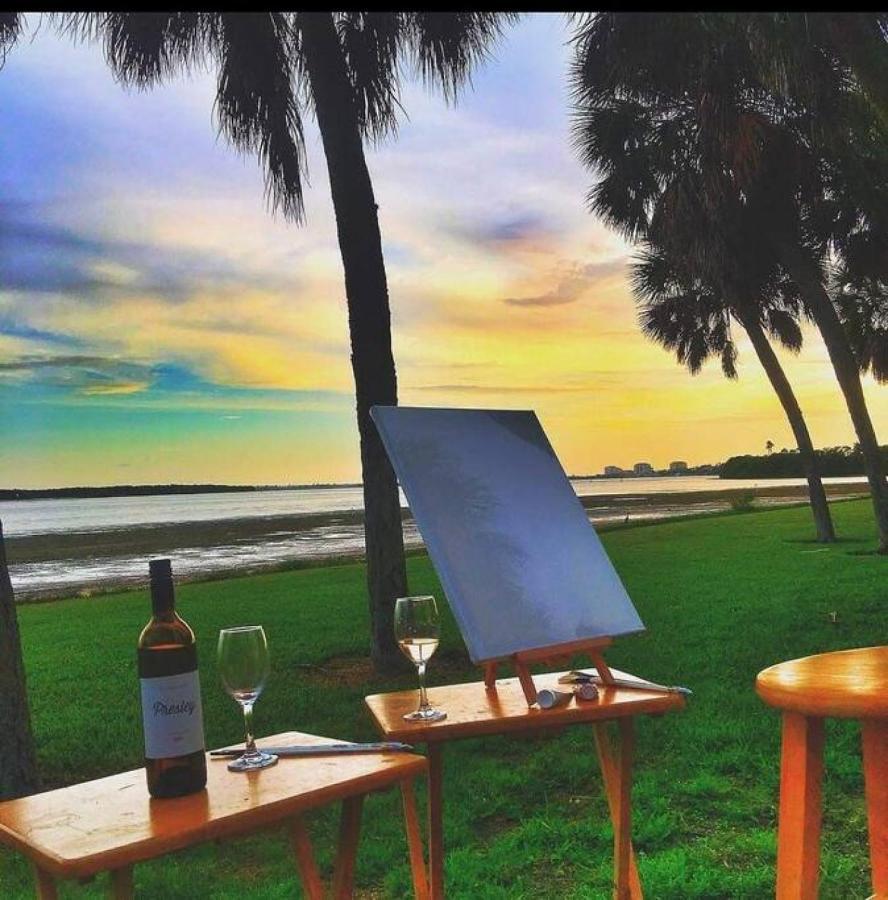 Villa Wine-Dine-Sunshine Cozy Flat In The Heart Of Dtsp à St. Petersburg Extérieur photo