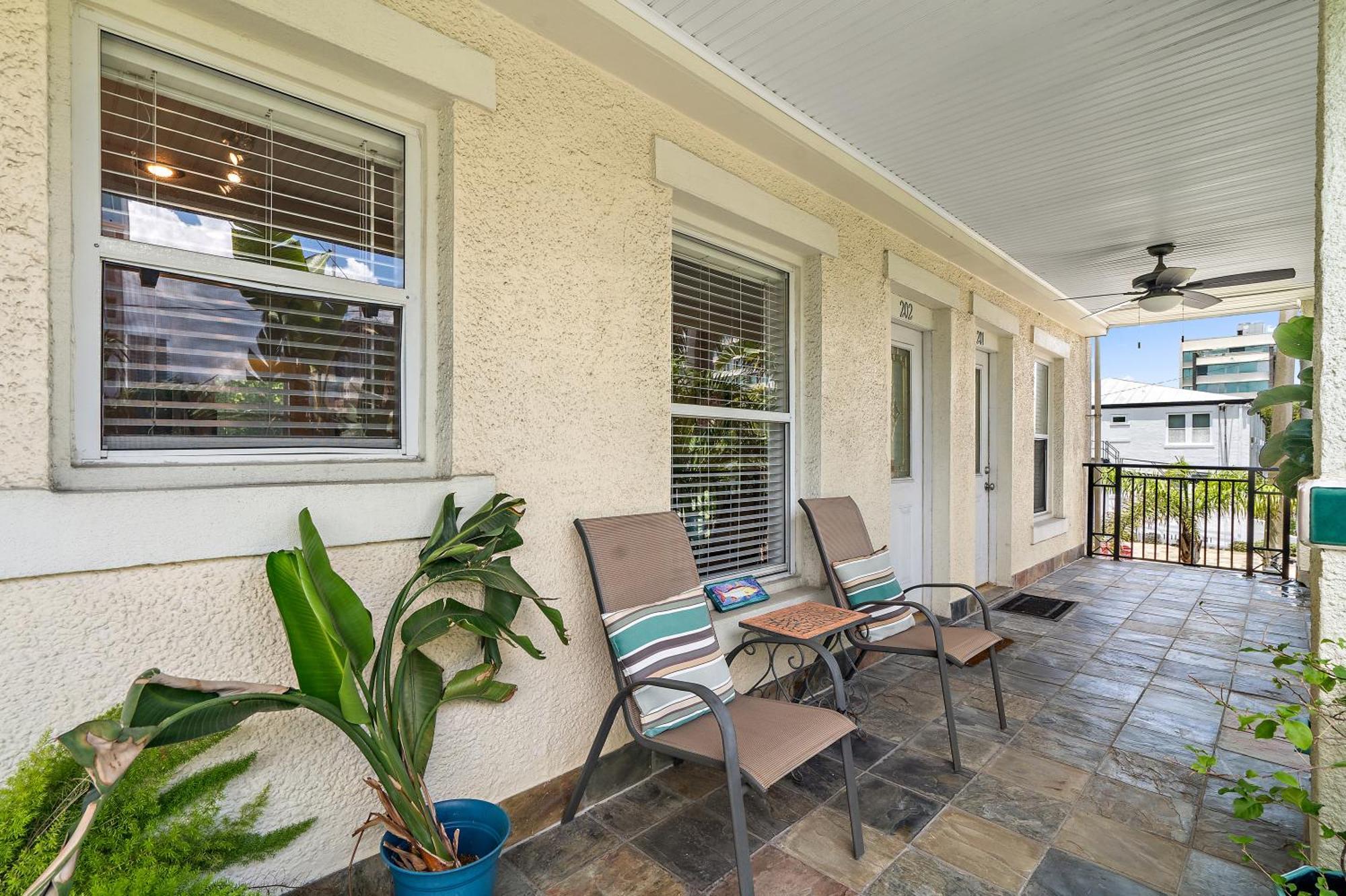 Villa Wine-Dine-Sunshine Cozy Flat In The Heart Of Dtsp à St. Petersburg Extérieur photo
