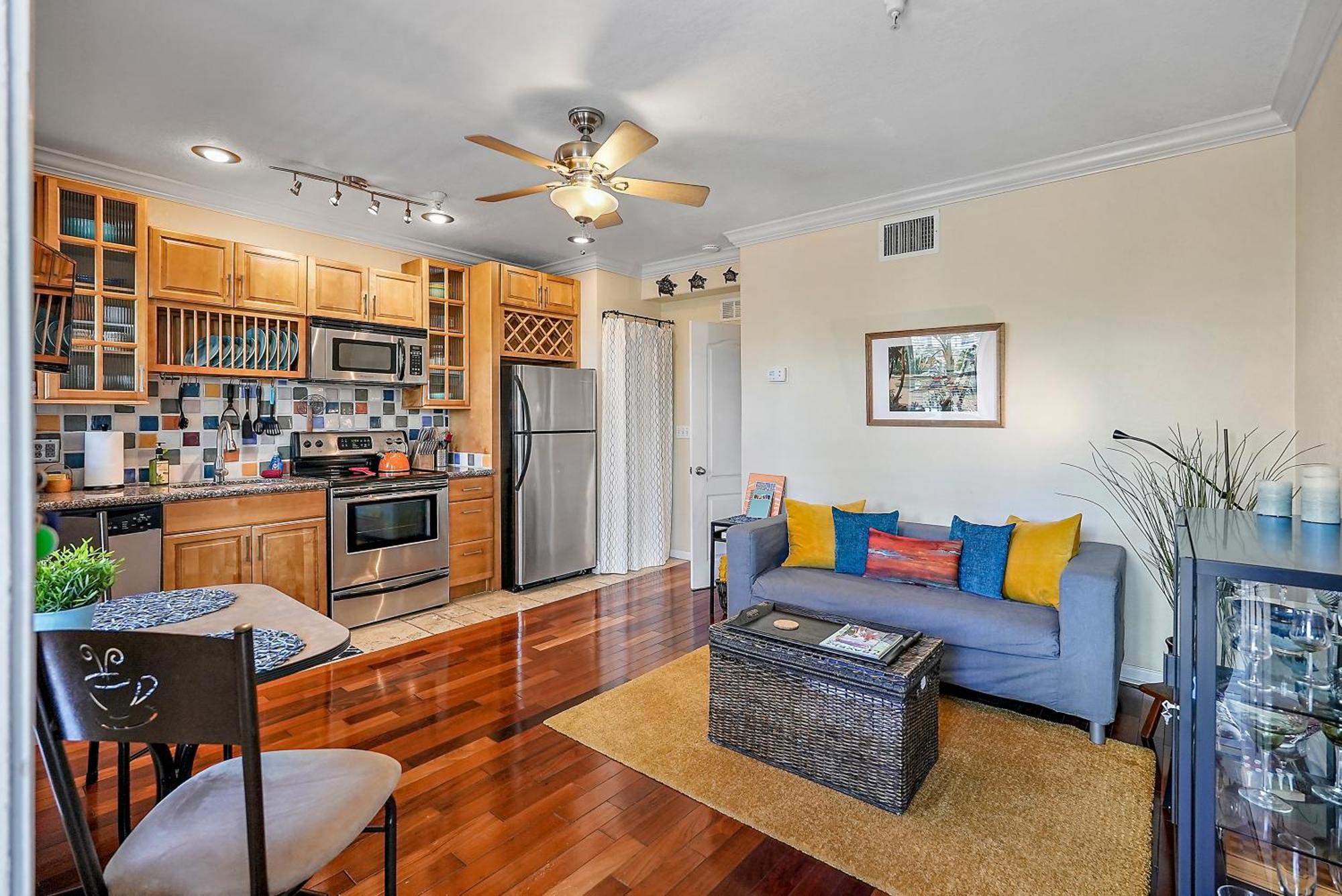 Villa Wine-Dine-Sunshine Cozy Flat In The Heart Of Dtsp à St. Petersburg Extérieur photo