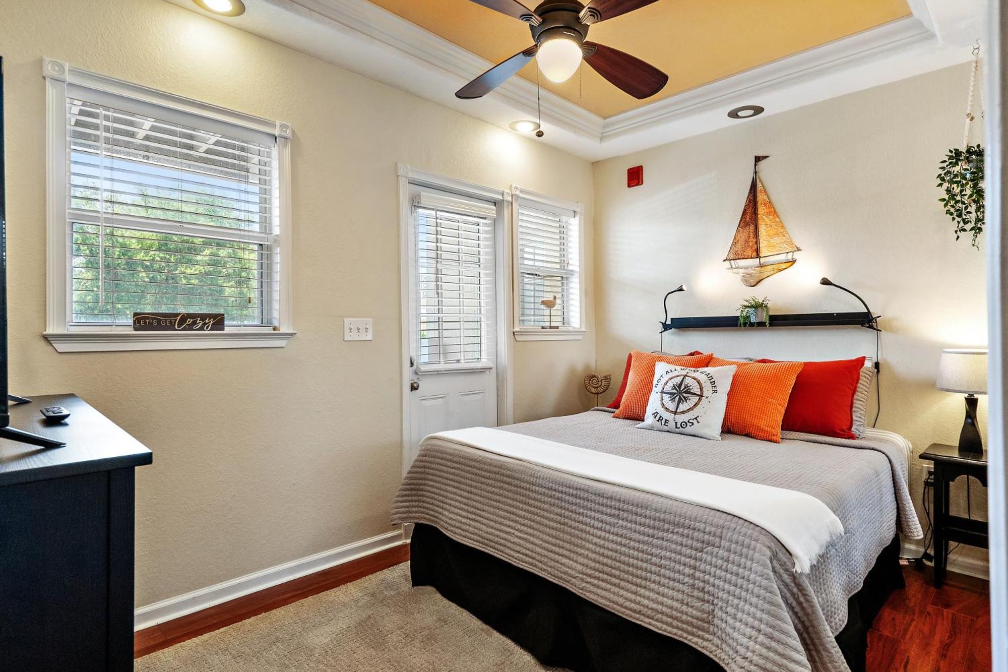 Villa Wine-Dine-Sunshine Cozy Flat In The Heart Of Dtsp à St. Petersburg Extérieur photo