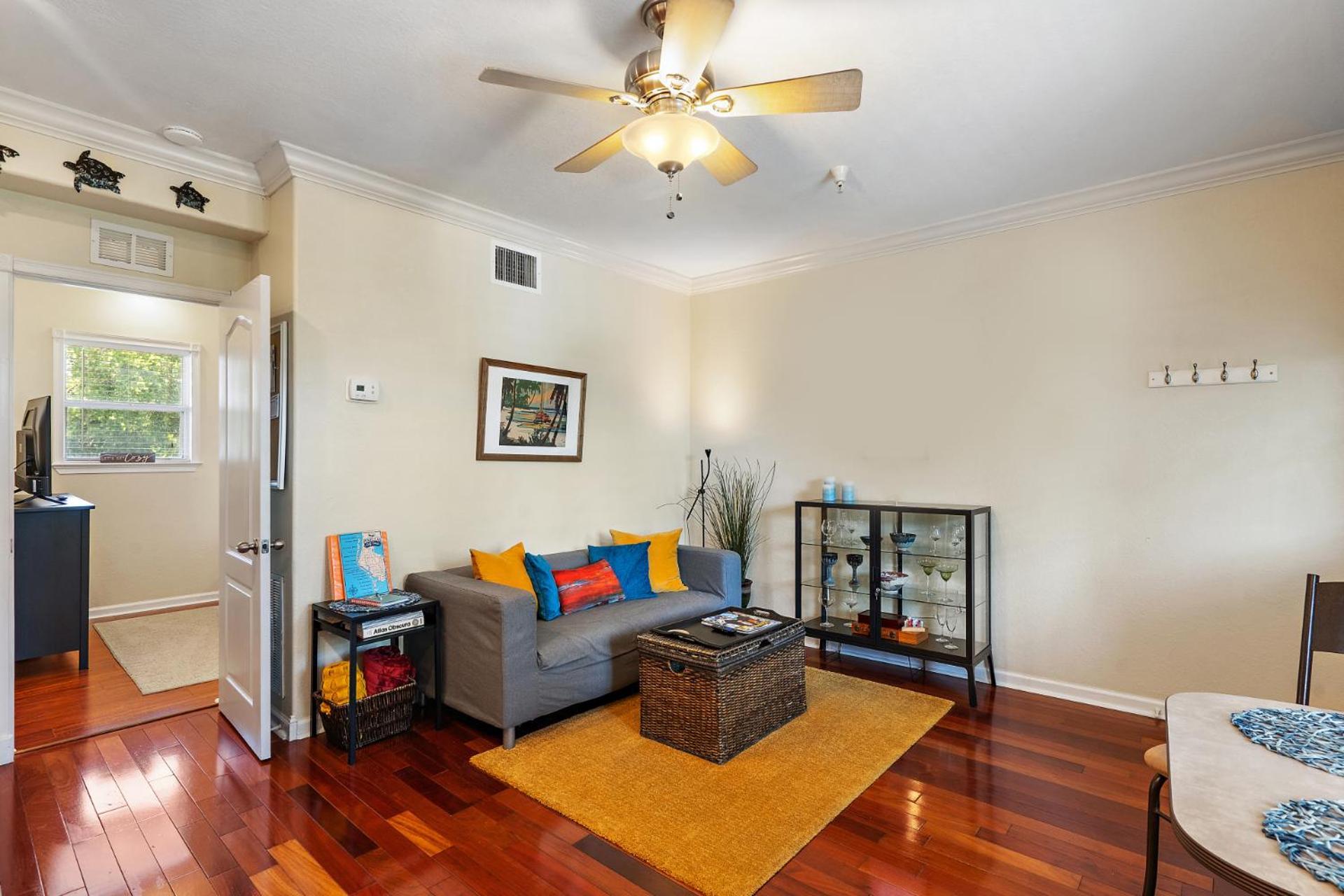 Villa Wine-Dine-Sunshine Cozy Flat In The Heart Of Dtsp à St. Petersburg Extérieur photo