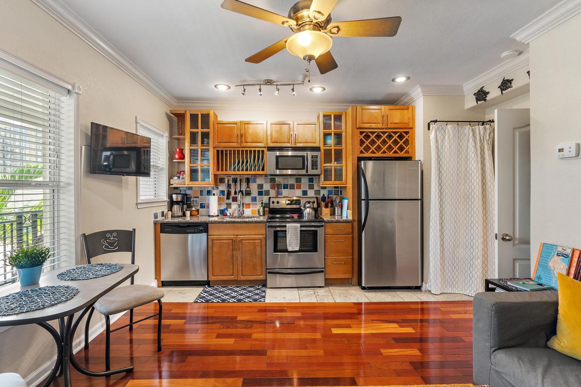 Villa Wine-Dine-Sunshine Cozy Flat In The Heart Of Dtsp à St. Petersburg Extérieur photo