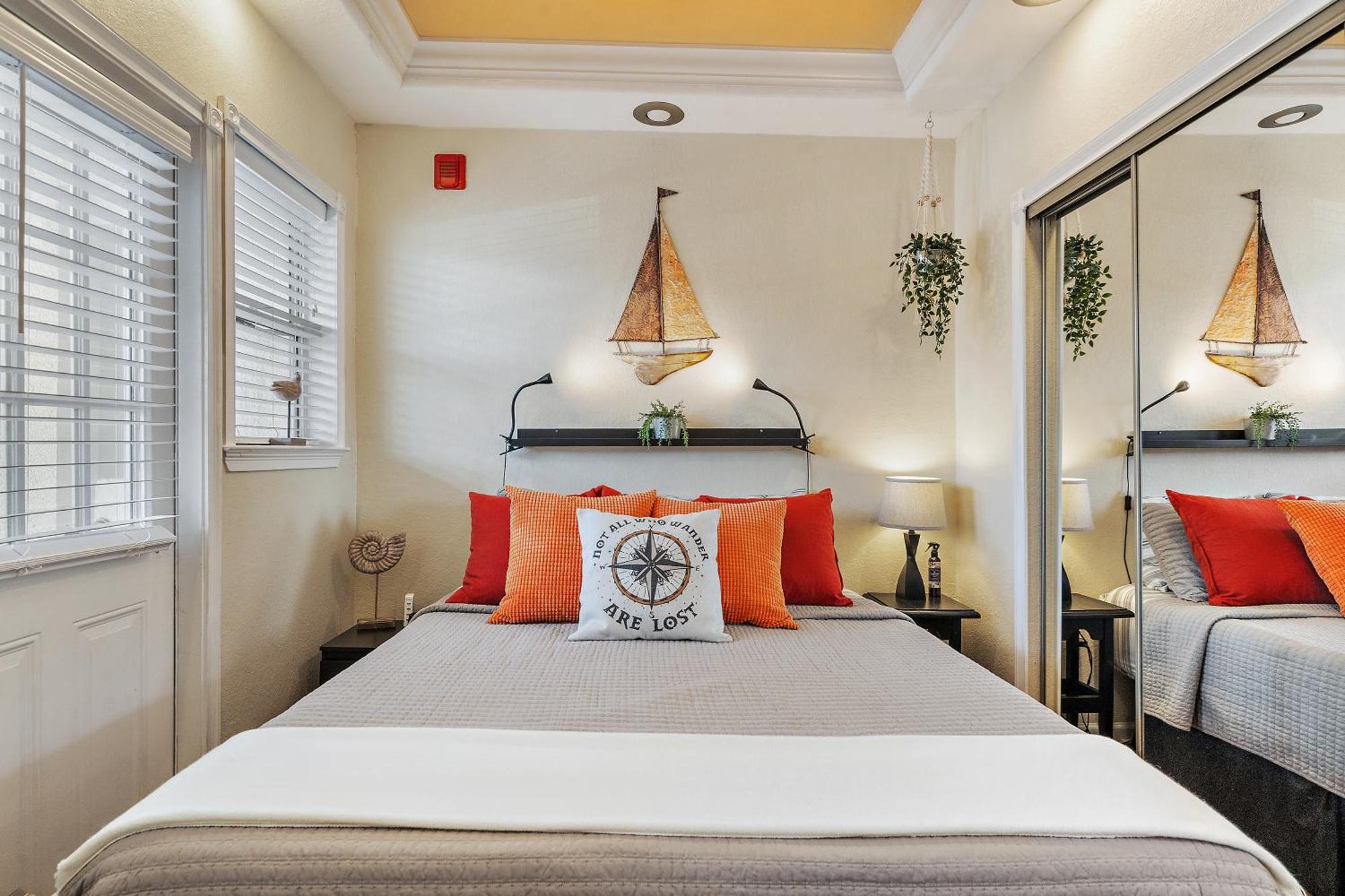 Villa Wine-Dine-Sunshine Cozy Flat In The Heart Of Dtsp à St. Petersburg Extérieur photo