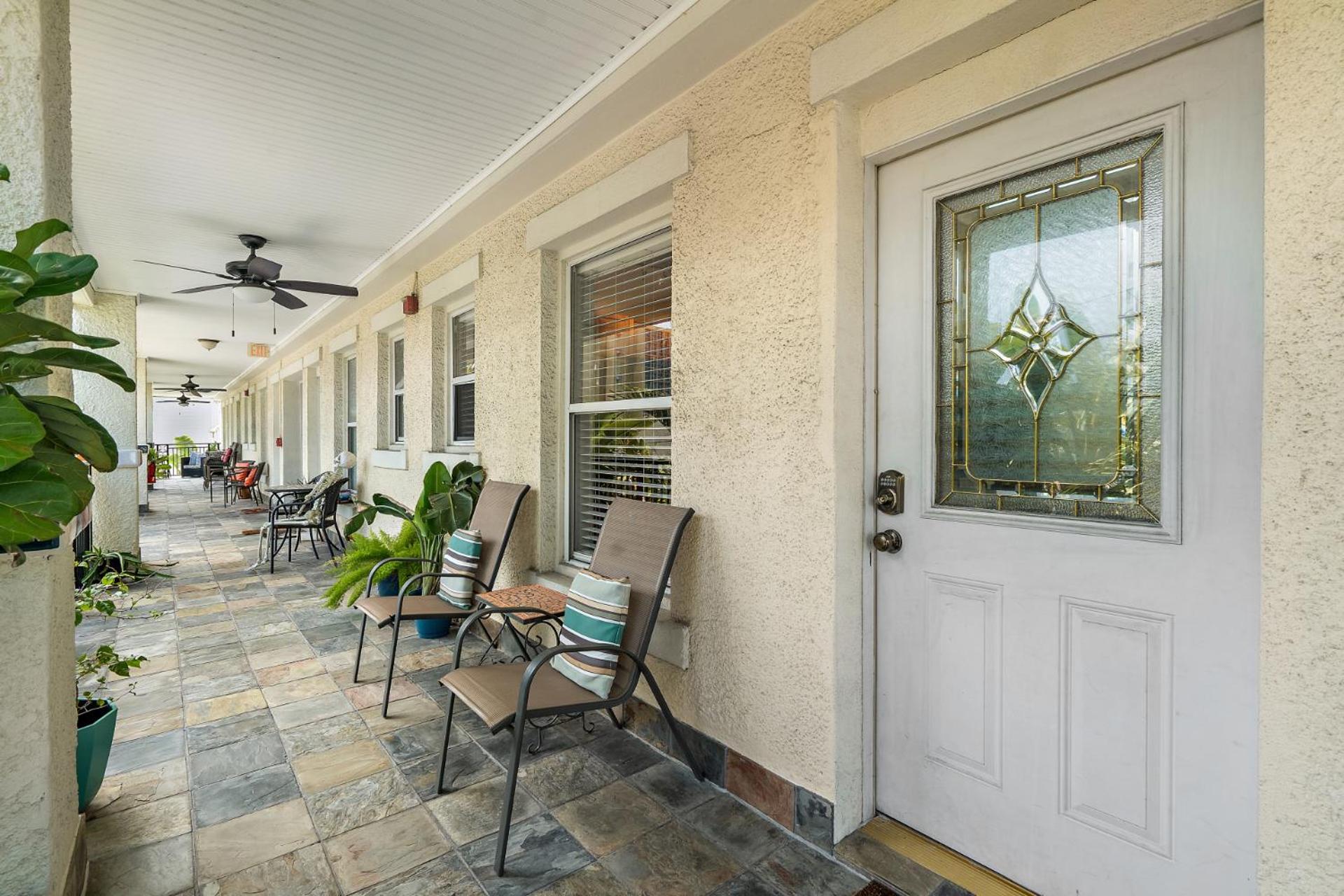 Villa Wine-Dine-Sunshine Cozy Flat In The Heart Of Dtsp à St. Petersburg Extérieur photo